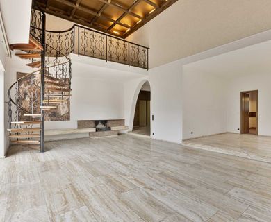 Ratingen-Lintorf: Renovierungsbedürftiges Architektenhaus in bester Lage