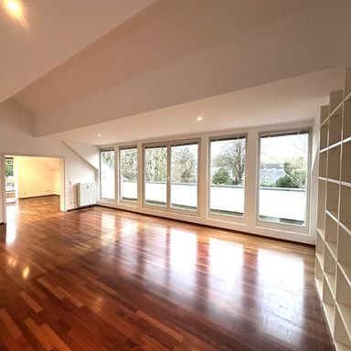 Düsseldorf-Stockum: Großzügige 2,5-Zimmer-Wohnung mit Balkon und Einbauküche!