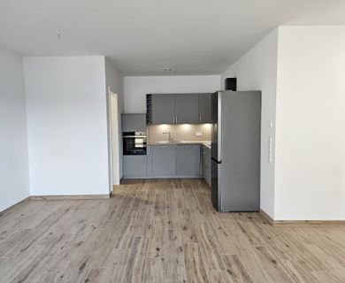 *EXKLUSIVE 2 ZIMMER-WOHNUNG mit EBK  *AUFZUG  *TIEFGARAGE * BARRIEREFREI *ERSTBEZUG