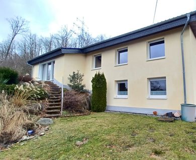 Modernisiertes Einfamilienhaus in hervorragender Aussichtslage mit großer Garage und tollem Garten!