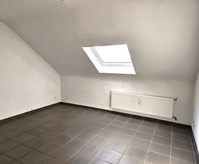 Moderne Dachgeschosswohnung in ruhiger Lage