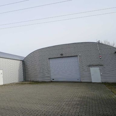Beheizbare Lager-/ und Produktionshalle mit Rolltor in Ratingen-Tiefenbroich