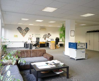 Erfolgreich arbeiten in flexibel aufteilbarer Bürofläche mit eigenem Eingang im EG in Ratingen-West!