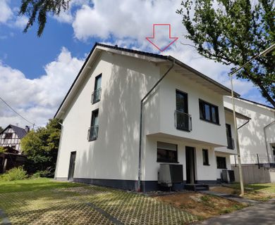 Schlüsselfertiger und energieeffizienter Neubau als DHH in idyllischer Lage!