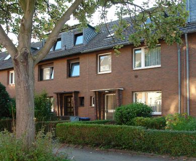 Schöner Wohnen in Düsseldorf-Heerdt: Einfamilienhaus mit sonnigem Garten auf Erbpachtgrundstück!