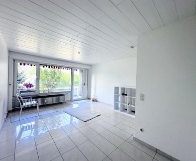 HELLE CHARMANTE WOHNUNG IN STADTWALD NÄHE ZU VERMIETEN!