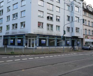 Vielseitig nutzbares Ladenlokal mit ca. 25m Schaufensterfront in Düsseldorf-Bilk