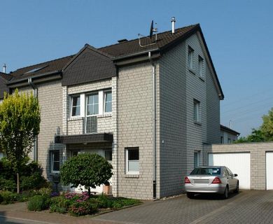 Top gepflegte Doppelhaushälfte in begeisternd schöner Ortsrandlage von Ratingen-Lintorf !