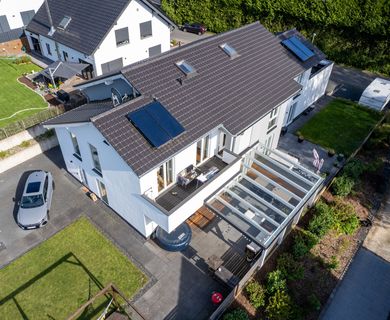 Hochwertige Doppelhaushälfte mit Garten, Garage & Einbauküche