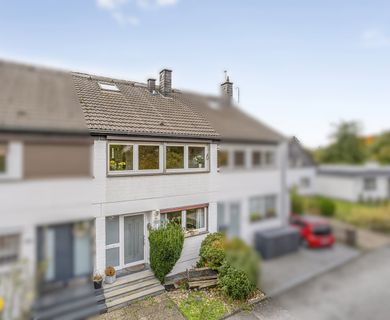 Charmantes Reihenhaus mit sonnigem Garten und einer Garage in Ratingen-Mitte