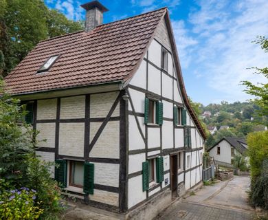 Fachwerkidylle mit Weidefläche  kleines Haus, großes Grundstück – perfekt für Tier-  und  Naturfreunde