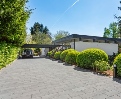 Stilvolles Architektenhaus mit Pool, Luxusausstattung und Option zur Pferdehaltung
