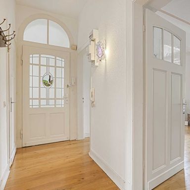 Zentrale 4-Zimmer-Wohnung mit Altbaucharme und Balkon in Ratingen-Mitte