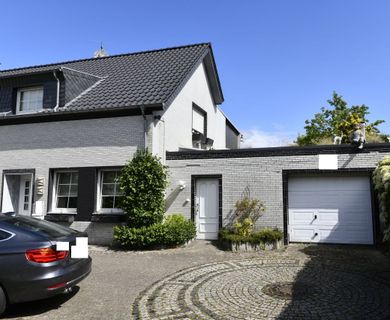 Meerbusch-Osterathzum Wohlfühlen! Viel Platz in Doppelhaushälfte mit Garage