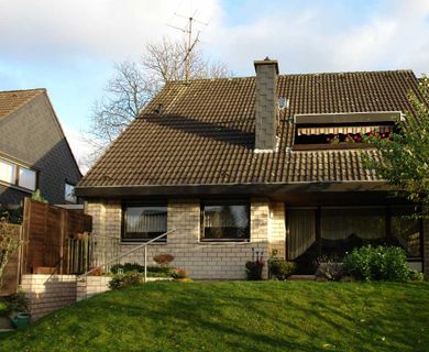 Ratingen-Süd: Gepflegte Doppelhaushälfte in ruhiger Grünlage mit viel Platz für die ganze Familie !