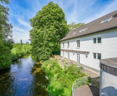 Historie trifft Rendite.
Hotel, Gastro oder Ärztehaus – wirtschaftlich stark.