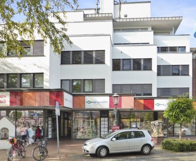Moderne Praxisfläche in einem Ärtzehaus in der Duisdorfer Fußgängerzone – 167 m²