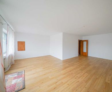 Moderne 2-Zimmer-Wohnung mit Balkon und EBK!