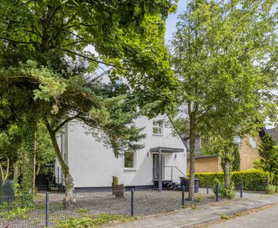 Freistehendes, stilvoll modernisiertes Einfamilienhaus mit großzügigem Wohnkomfort