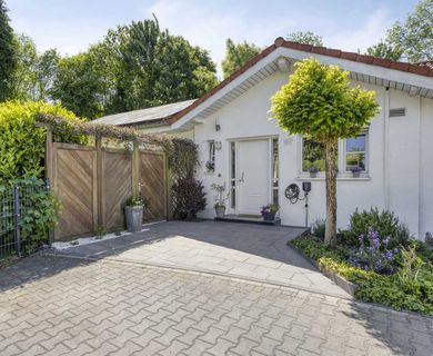 Energetisch saniertes Traumhaus mit großem Garten in Düsseldorf-Ludenberg