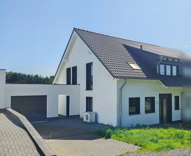***PREISREDUZIERUNG***Moderne Doppelhaushälfte mit Garten in ruhiger Lage von Windeck! Neubau mit viel Potential!