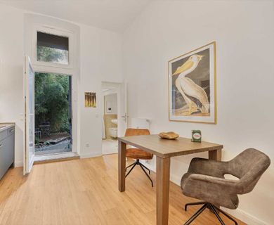 Kernsanierte Gartenwohnung im historischen Altbau mit moderner Möblierung in D-Flingern-Nord!