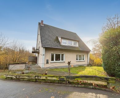Zweifamilienhaus in ruhiger Lage von Windeck sucht Sie mit handwerklichem Geschick!
