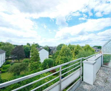 Helle 2-Zimmer-Wohnung mit zwei Loggien und herrlichem Weitblick