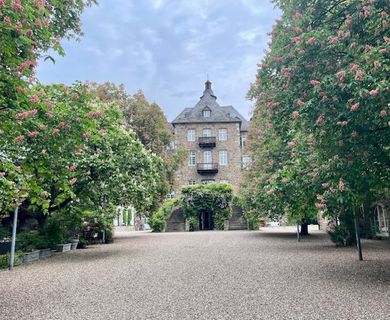 Aussergewöhnliche Maisonettewohnung im Schloss Allner  Ihr neues Zuhause wartet!