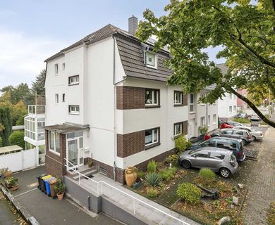 Großzügiges Mehrfamilienhaus auf großem Grundstück in zentraler Lage Ratingen-Mitte