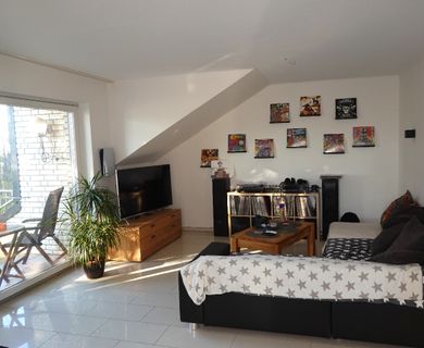 Ca. 124 m² große ETW mit 4 Zimmern, offenem Wohn-/ Essbereich, 2 Tageslichtbädern, Balkon und Garage