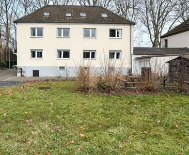 Attraktives Investment – zentral gelegenes MFH mit 4 möblierten Wohnungen plus Ausbaureserve