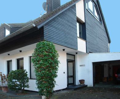 Großzügiges Einfamilienhaus auf sonnigem Grundstück in ruhiger Lage von Ratingen-Breitscheid !