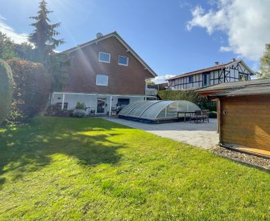 Großes 2 Familienhaus + Appartement mit Garten und Pool in Bad Honnef – Höhenlage!