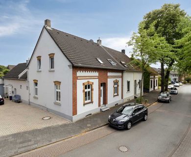 Ratingen-Süd: Charmantes Zweifamilienhaus inkl.einzigartigem Künstleratelier