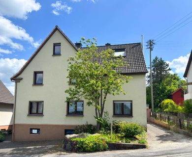 **RESERVIERT**
Gepflegtes Ein-/Zweifamilienhaus mit viel Platz in zentrumsnaher Wohnlage von Wissen!