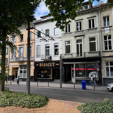 Saniertes Wohn-/Geschäftshaus in Krefeld-Zentrum