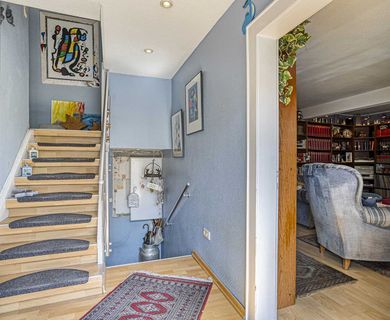 Ratingen-Ost: Doppelhaushälfte mit Carport, Wintergarten  und  großem Grundstück