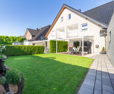 Stilvolle Doppelhaushälfte mit Wohlfühlcharakter in Sackgassenlage – bezugsfertig ab Sommer 2026!