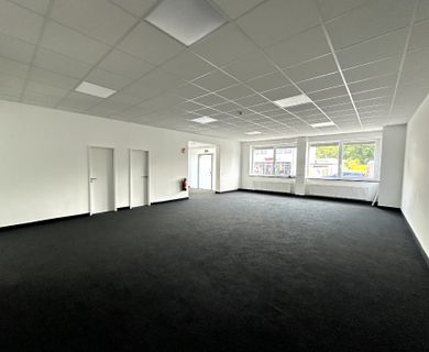 KERNSANIERTES BÜROHAUS MIT LICHTKUPPEL AB ca. 225 m², KONFERENZRAUM  und  STELLPLÄTZEN -FLEXIBEL TEILBAR