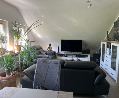 Moderne Dachgeschosswohnung in ruhiger Lage