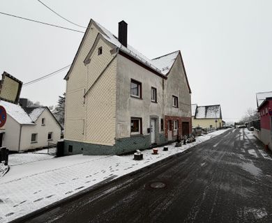 Freistehendes Einfamilienhaus mit Garage nahe Rennerod!