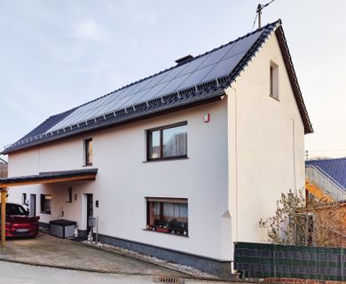 Geräumiges Einfamilienhaus mit vielen Extras, wie Pool, Sauna, Lift, Photovoltaikanlage und Wärmepumpe!