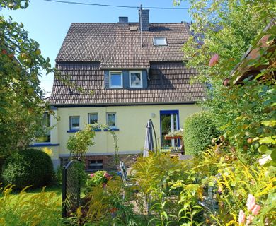 Charakteristische Doppelhaushälfte mit tollem Garten – nahe Stadtzentrum!