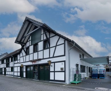 Vollausgestattete Cateringküche – Einziehen, einschalten, starten