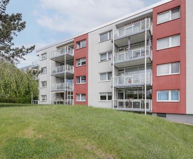 Alles, was das Herz begehrt: Lichtdurchflutete Eigentumswohnung mit Loggia und Stellplatz