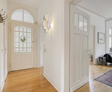 Zentrale 4-Zimmer-Wohnung mit Altbaucharme und Balkon in Ratingen-Mitte