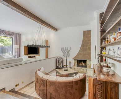 Großzügig und sehr modern: Bungalow mit Einliegerwohnung und tollem Garten