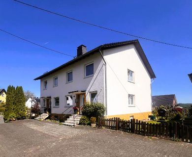 Sehr gepflegtes, vermietetes Doppelhaus (komplett beide Hälften) in idyllischer Dorfrandlage