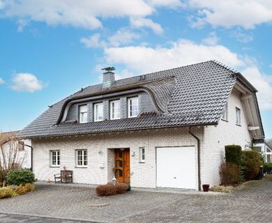 Exklusives Einfamilienhaus mit Weitblick, großzügigem Raumangebot und perfektem Zustand